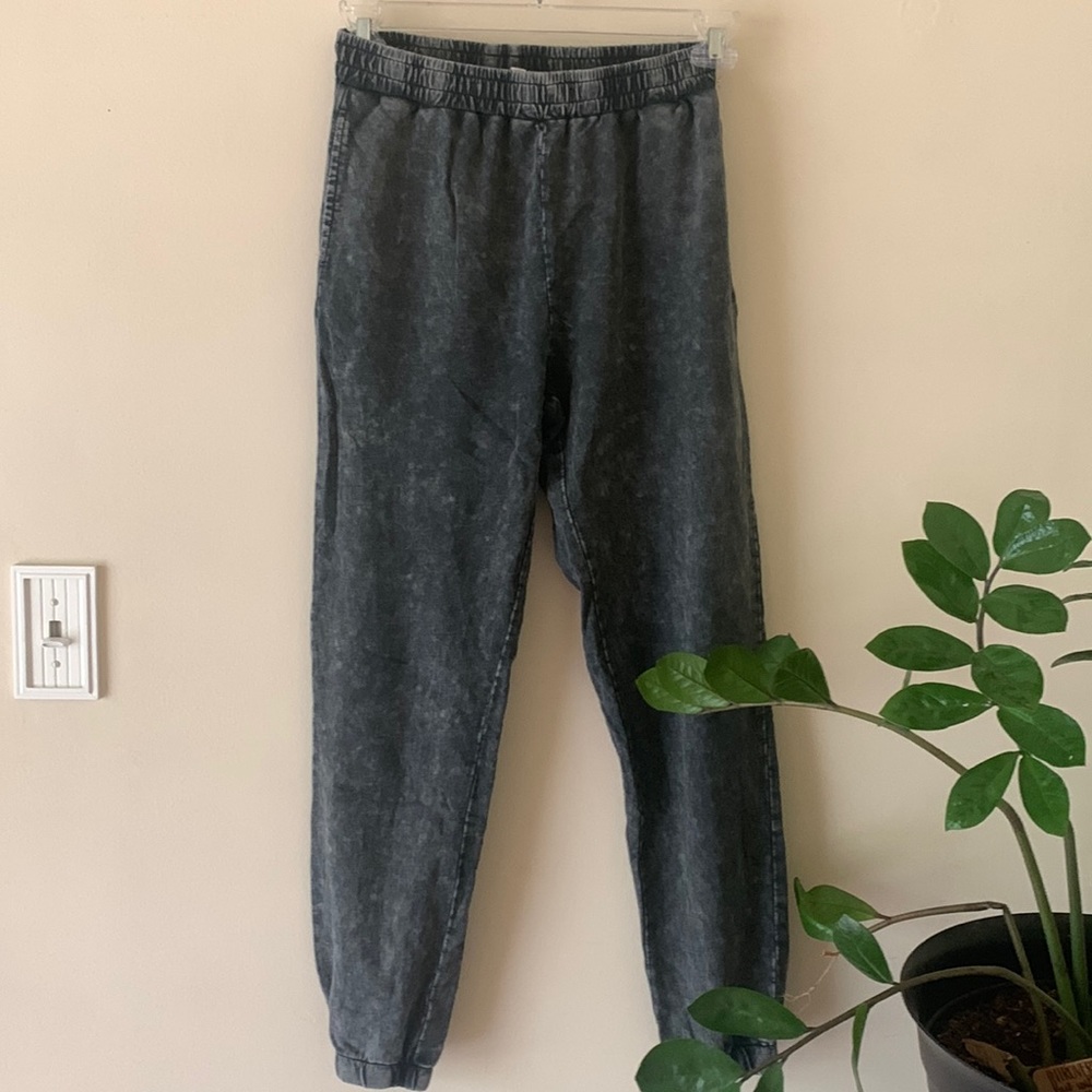 Le Lis Joggers size Small